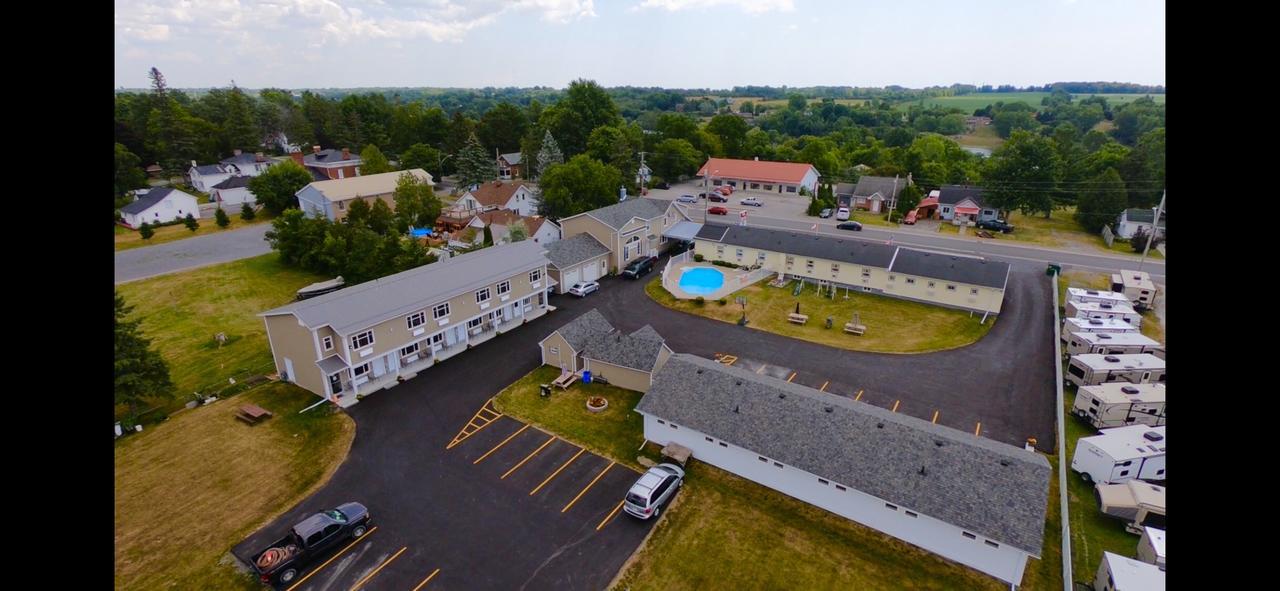Fox Motor Inn Greater Napanee Exterior foto