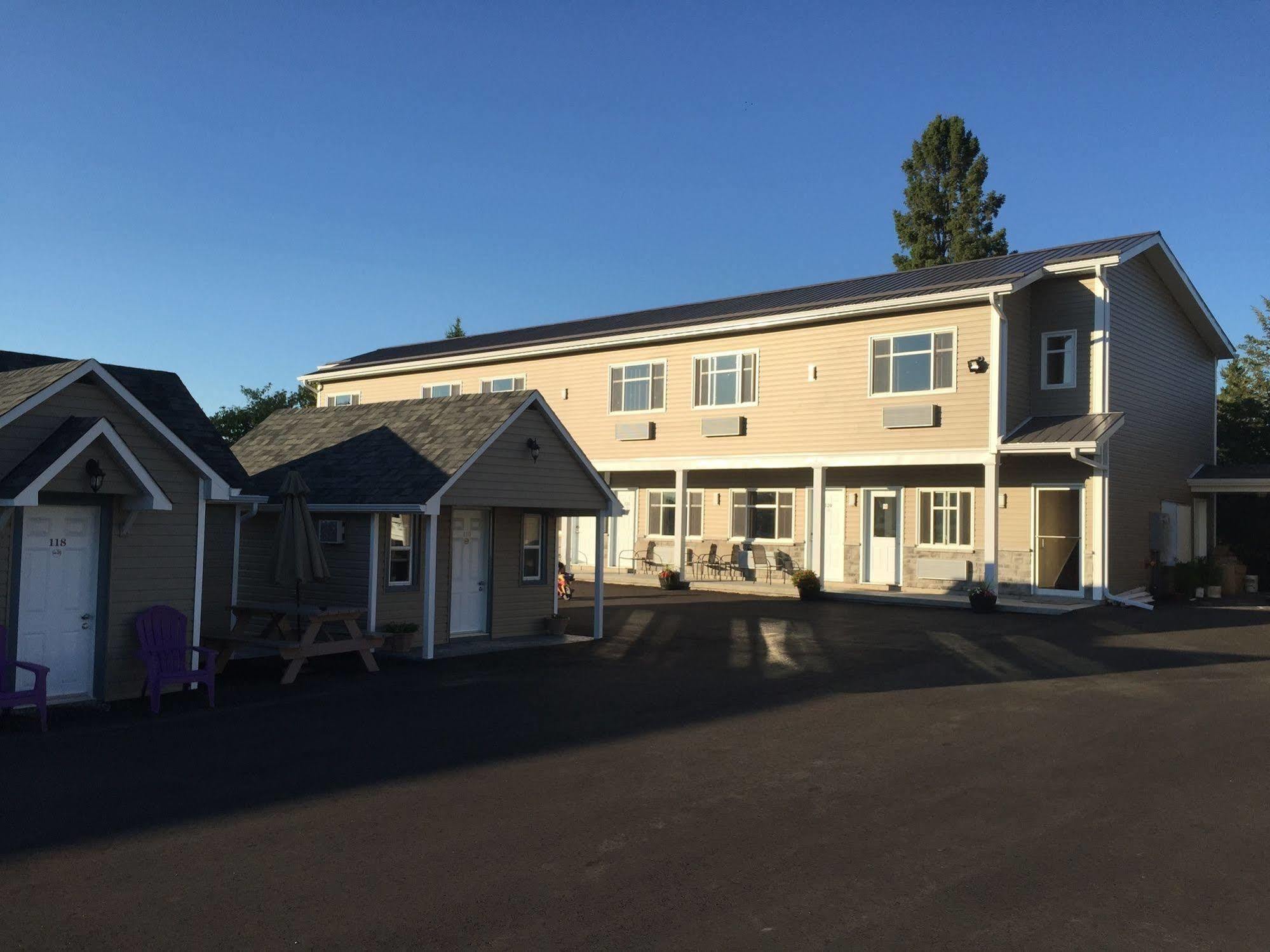 Fox Motor Inn Greater Napanee Exterior foto