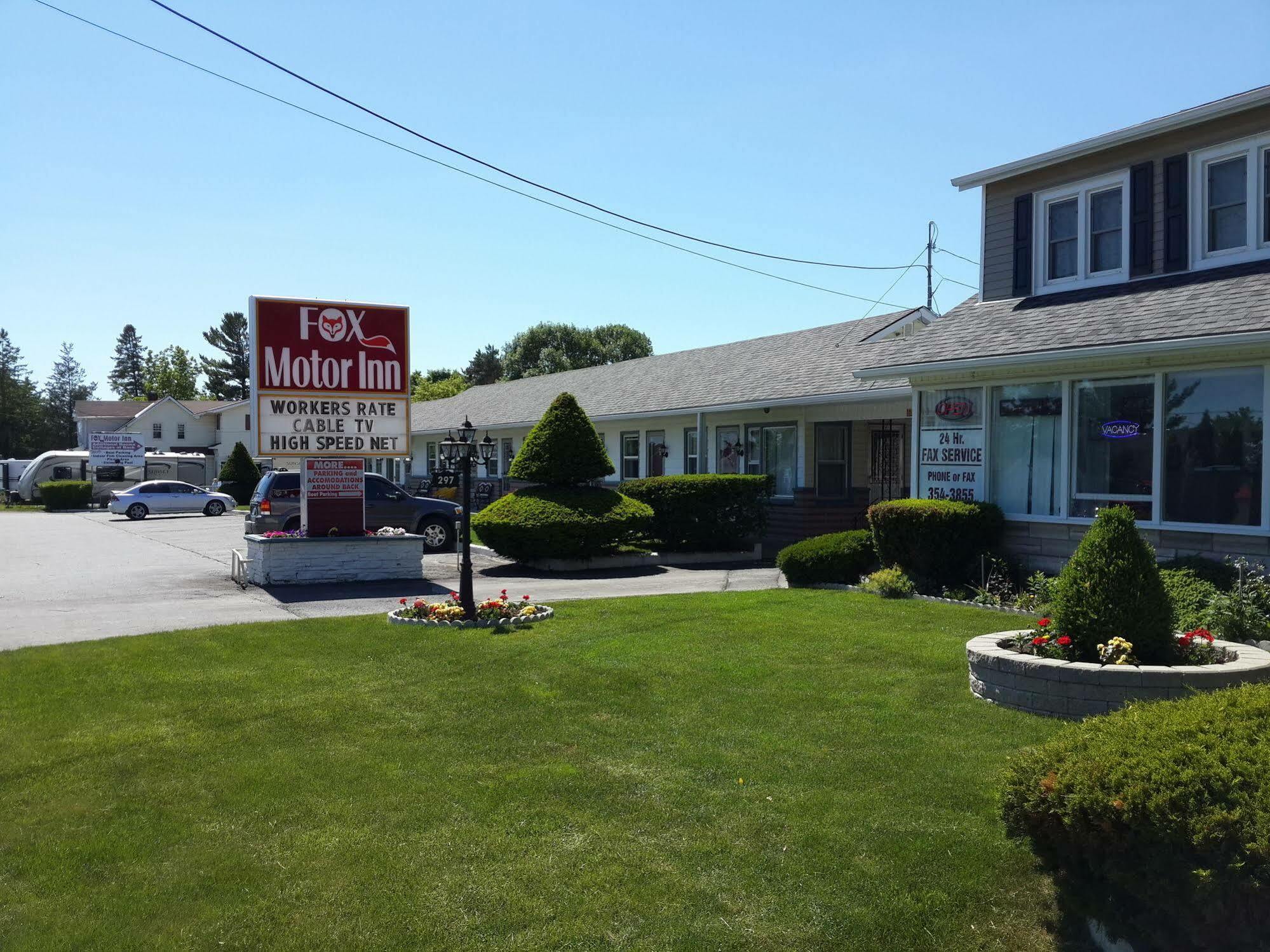 Fox Motor Inn Greater Napanee Exterior foto